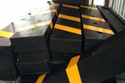 Cao su giảm chấn nhà kho