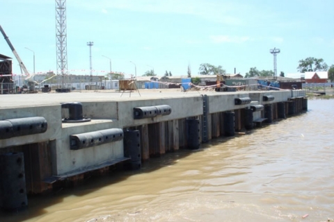 Đệm chống va bến cảng
