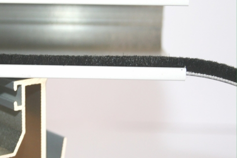 Phớt nỉ cửa nhôm đế 5.5mm TGL 5545 BP 3PJ BK